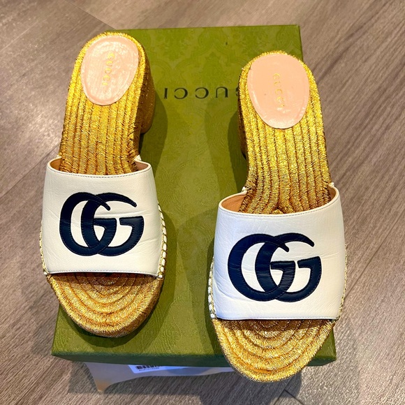 Authentic GG Gucci sandals size 37.5 - Picture 1 of 10